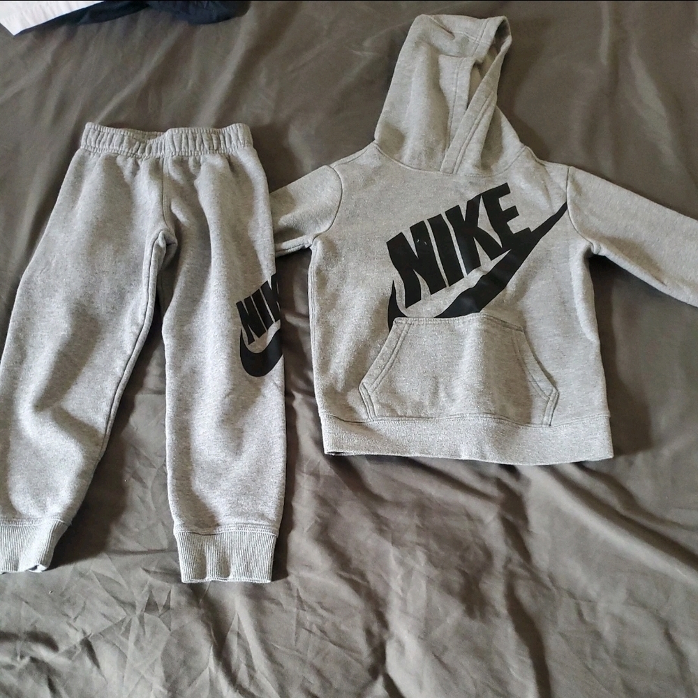 Nike Kids Heather Gray Sweatsuit/Tracksuit Size 6